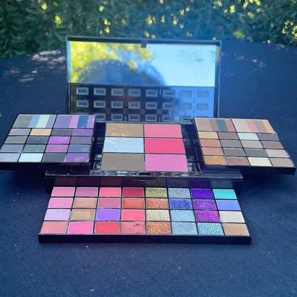 Nyx Box of Smokey Look Collection - Picture 3 of 4